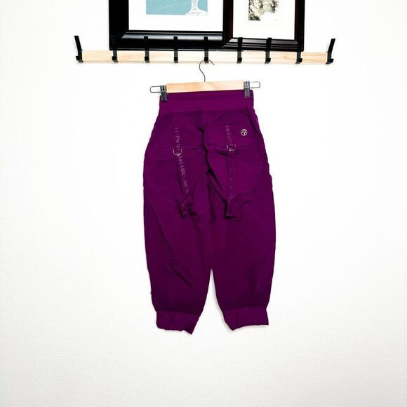 Zumba NWT! Women's Feelin’ It Cargo Capri Plum Relaxed Fit Dance Pants Size S - Picture 3 of 6